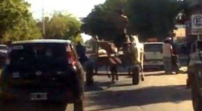 Sin control, carros circulan a toda hora por el centro de Resistencia
