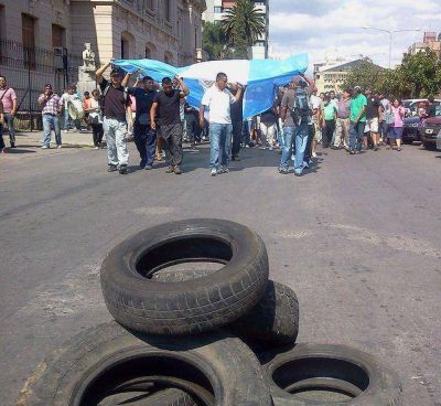 Jujuy: retirados y familiares de polic�as se organizan en una asociaci�n civil para gestionar mejoras salariales