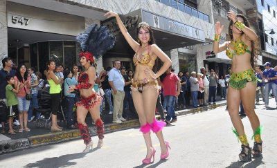 Se palpita el carnaval nocturno de las Yungas