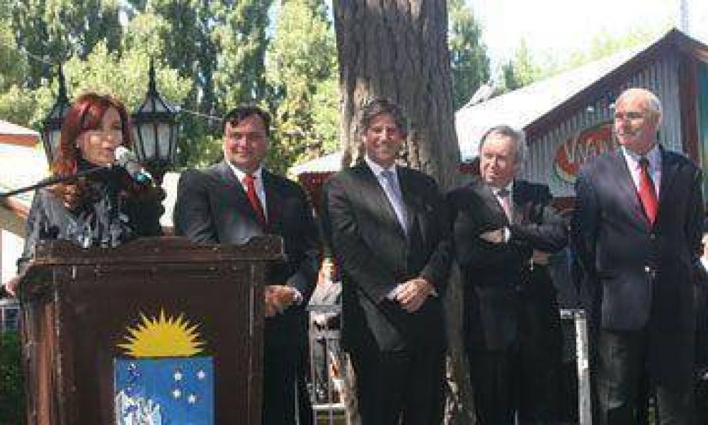 Cursar�n invitaci�n formal a Peralta para acto con Cristina
