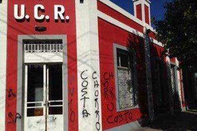 REPUDIAN LOS ESCRACHES A EDUARDO COSTA POR LOS PRECIOS DEL CEMENTO