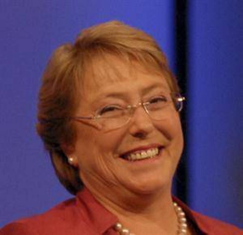 Bachelet sufre sus primeros tropiezos antes de asumir la presidencia