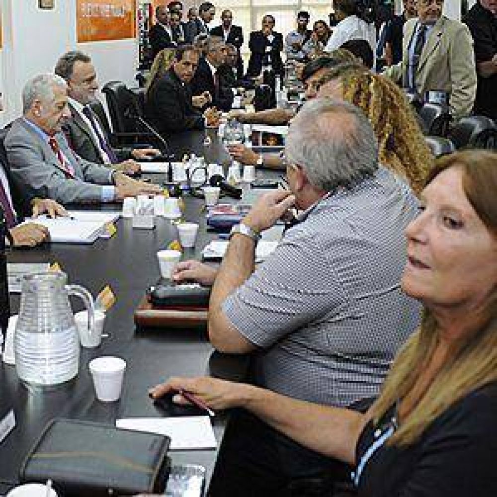 Paritarias bonaerenses: �Aumentos s�, aumentos no?