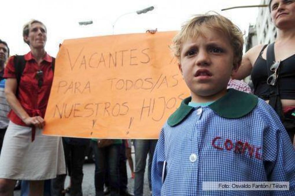 Rechazo de la comunidad educativa porte�a a las aulas pasillo y container