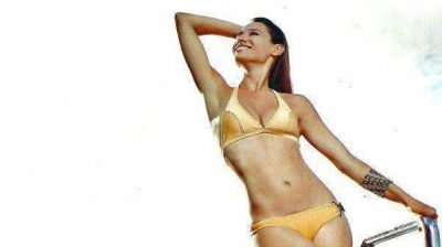 La producci�n sexy de una sonriente Pampita en Chile