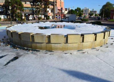 V�ndalos da�aron la fuente del Centro C�vico