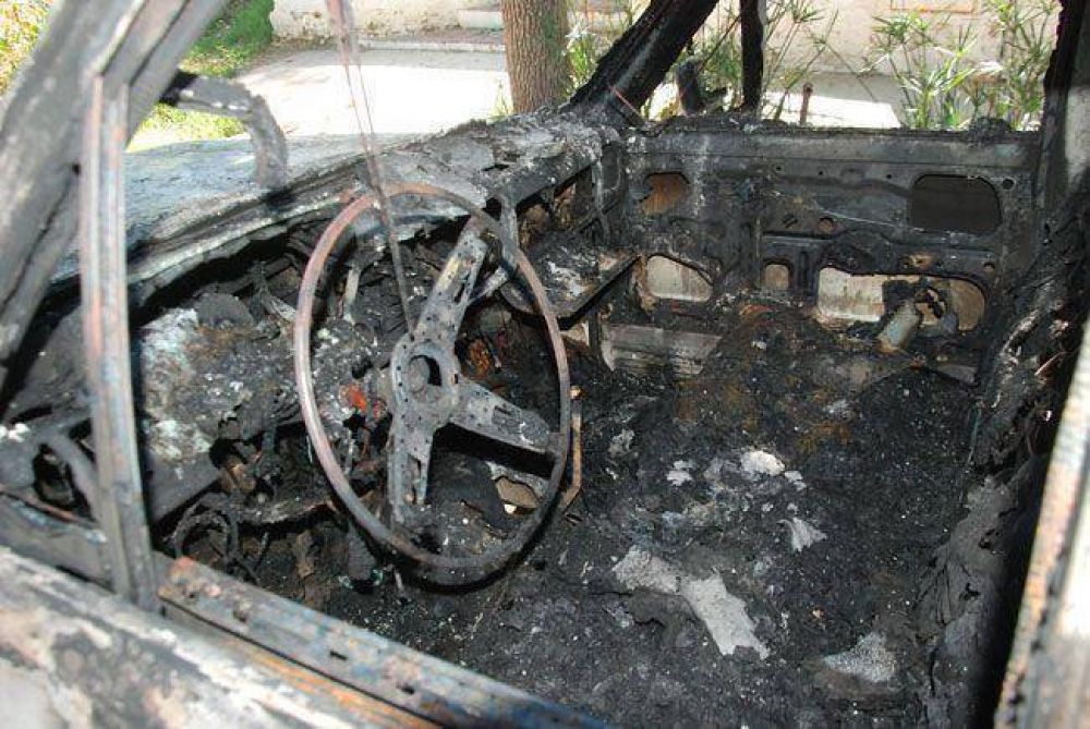 Quemaron una camioneta