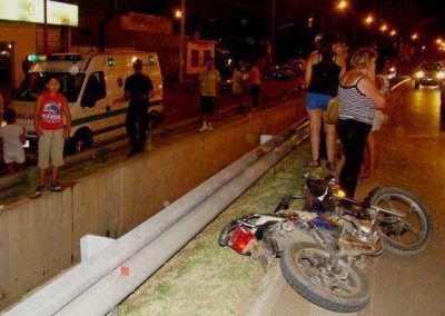 Iba en moto y cay� en un desag�e