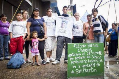 Referentes pol�ticos y sociales protestaron en Tribunales de San Mart�n por causas plantadas