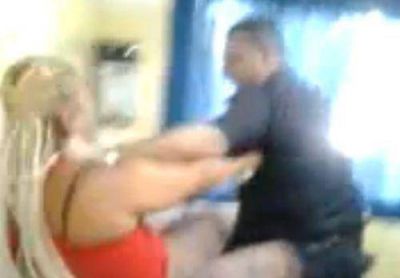 Subcomisario agrede a mujer que denunciaba violencia de g�nero