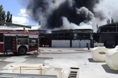 Voraz incendio afect� galp�n en Cipolletti