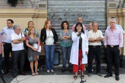 Profesionales de la salud reclaman por recortes