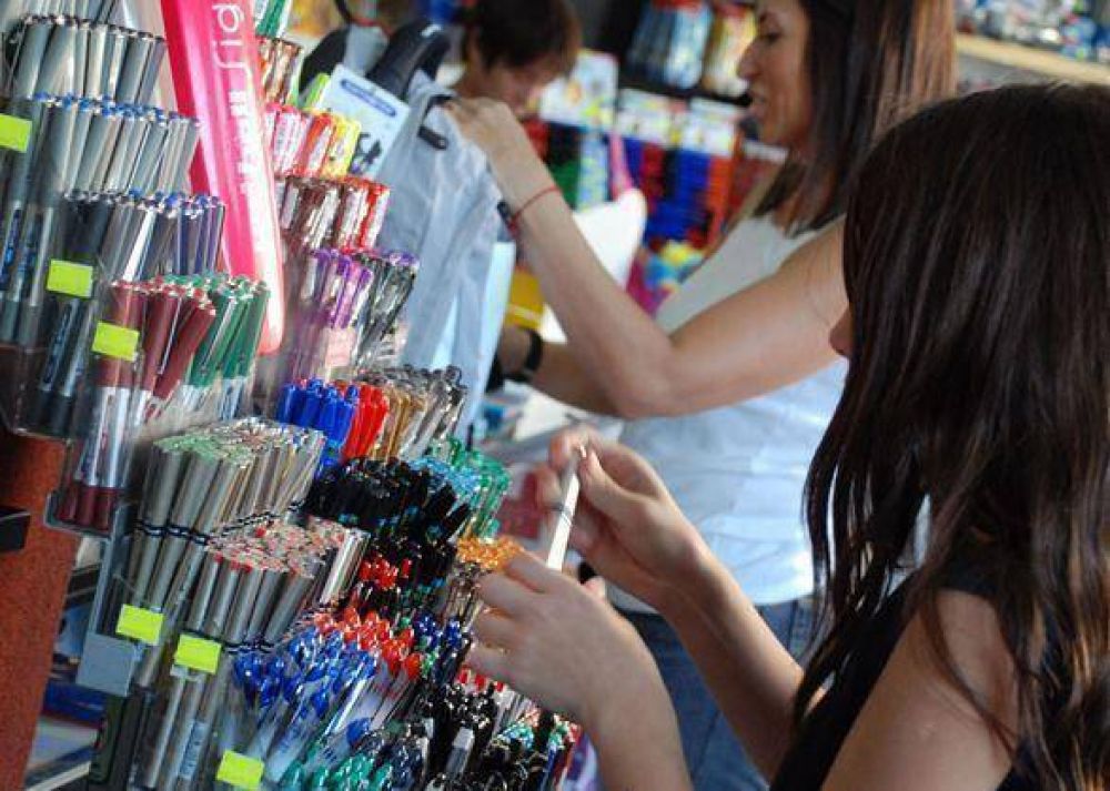 Empresarios del librer�as salte�as no acordar�an vender una canasta escolar