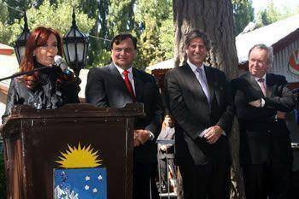 PERALTA SER� INVITADO FORMALMENTE A PARTICIPAR DE LOS ACTOS ENCABEZADOS POR LA PRESIDENTA