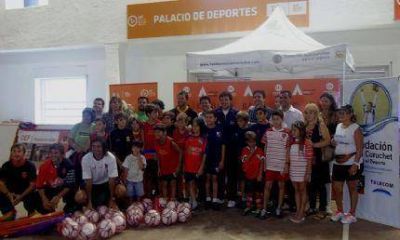 Juan Curuchet entreg� materiales a tres clubes de la ciudad