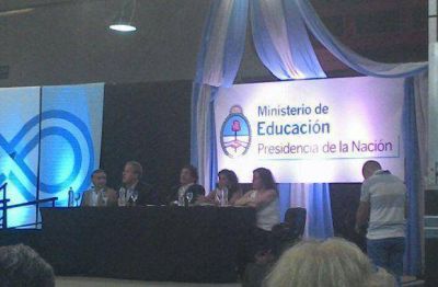 Molina particip� de la presentaci�n del programa PROGRESAR