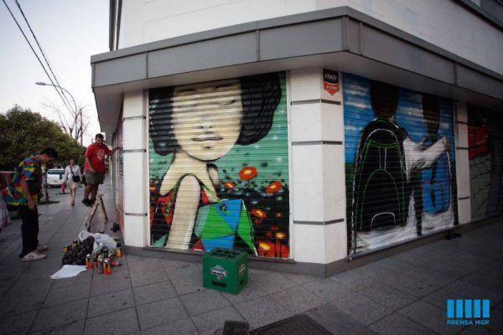 Artistas marplatenses embellecen los frentes del Paseo San Juan