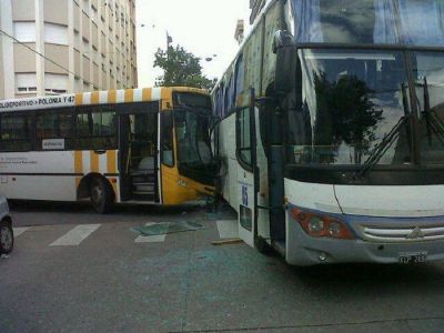 Chocaron dos micros en Alberti y Las Heras