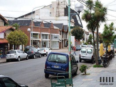 La Municipalidad instal� nuevo alumbrado de veredas en el paseo comercial Alem