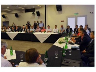 Los intendentes del PJ ser�n �prudentes� en las paritarias