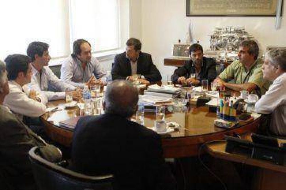 Los Oktubres se reunir�n con otros ministros	