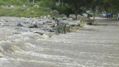 Creci� el r�o El Tala y cierran el camping