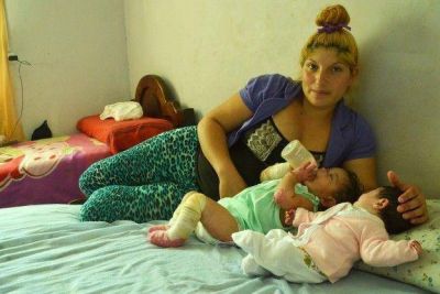 Tiene dos hijas con piel de cristal y pide ayuda