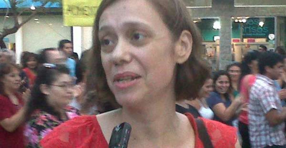 Multitudinaria marcha de docentes por el aumento salarial