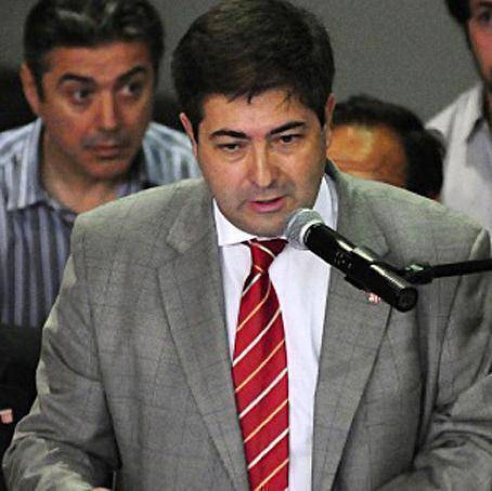 Di Bella: �En marzo estaremos transfiriendo el dinero por Zapata�