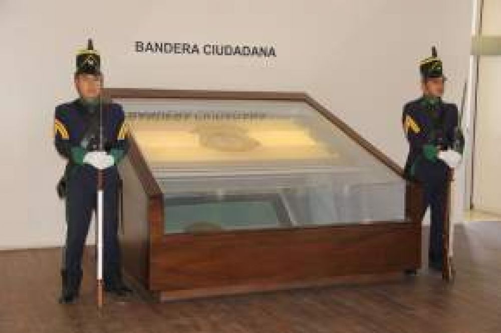 Relevo de la Guardia de Honor de la Bandera Ciudadana