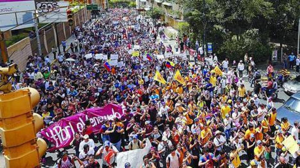 Al menos dos muertos en las marchas en Venezuela