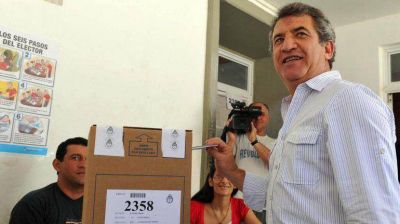 Urribarri lanzó su candidatura a Presidente y se sumó a Scioli en la lista de aspirantes oficialistas