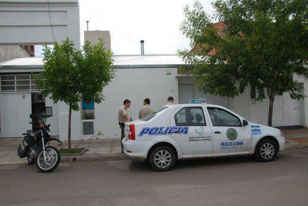 Maniataron y asaltaron a una mujer en el centro santarrose�o: se llevaron $ 40.000