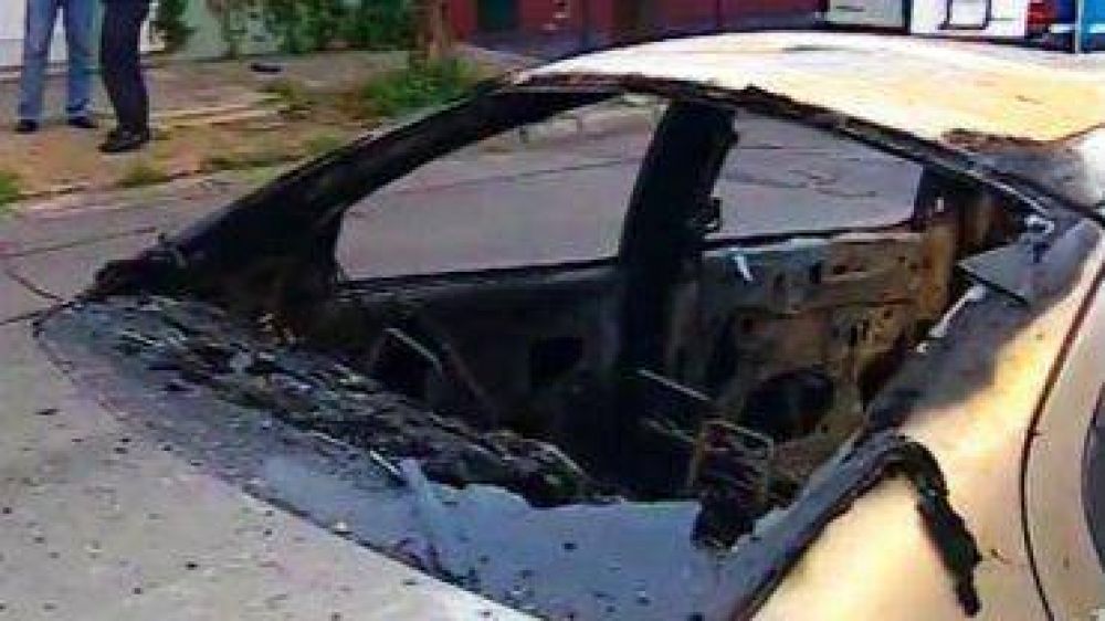 Un vecino de Vicente L�pez descubri� su auto incendiado y acusa a su ex pareja del siniestro 