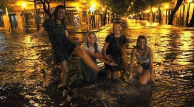 Calles, acequias y sem�foros, los principales afectados por la tormenta