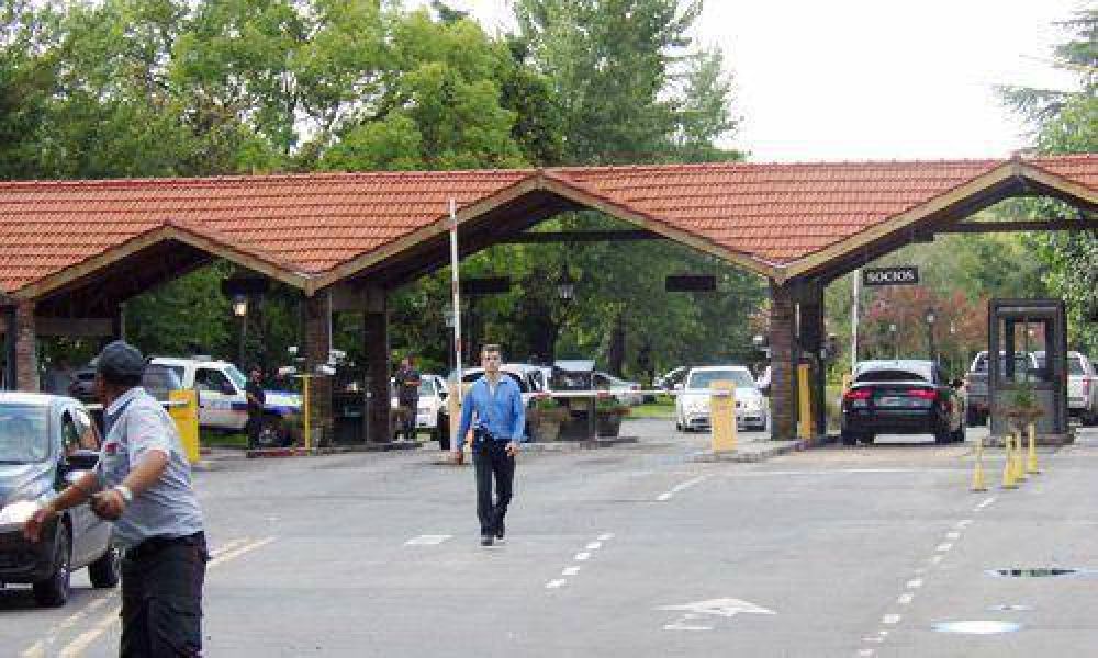 Creen que los ladrones habr�an salido por la puerta principal