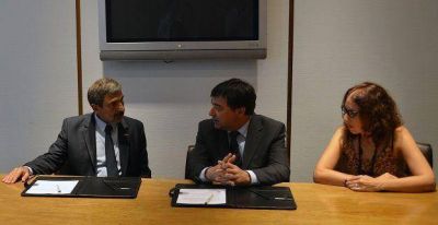 Avellaneda: firman un acuerdo para la radicaci�n de investigadores del CONICET en la UNDAV