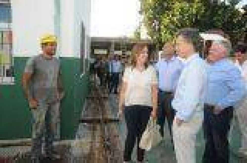 Macri acompa�� a Vidal en una recorrida por Esteban Echeverr�a 