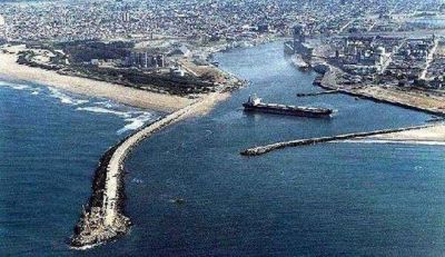 �Ser�a conveniente sacar la producci�n por el Puerto de Quequ�n�