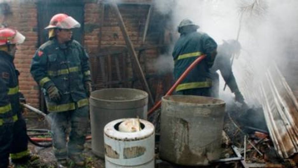 Da�os tras incendio en un dep�sito