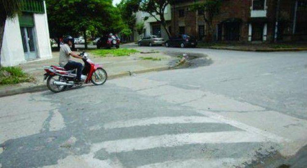Joven pierde la vida al caer de su moto