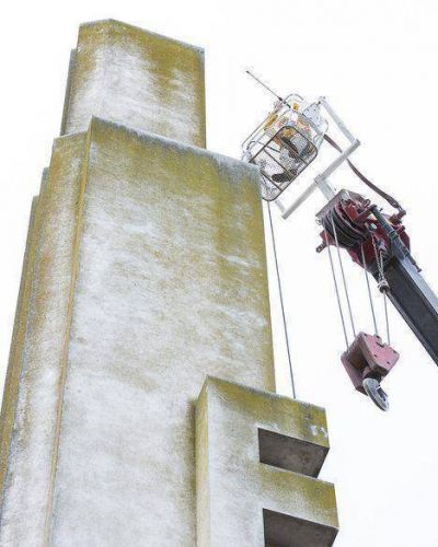 El intendente Inza recorri� las obras de refacci�n y limpieza de la portada del Parque Municipal