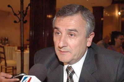Interpretaci�n de Fellner sobre beneficios de la devaluaci�n es irresponsable, consider� Morales