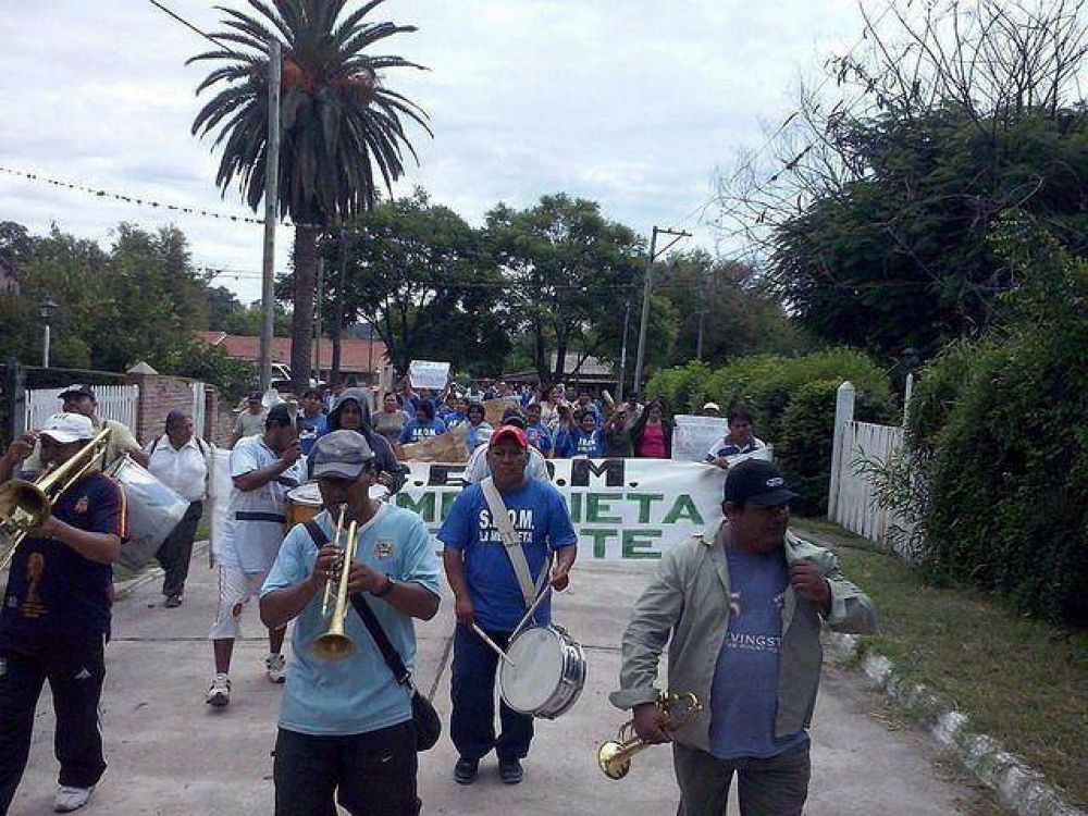 Municipales movilizaron y escracharon al intendente Guerra