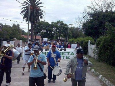 Municipales movilizaron y escracharon al intendente Guerra