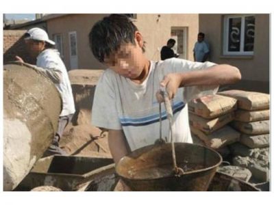 Denuncian que un chico de 14 a�os trabajaba como alba�il