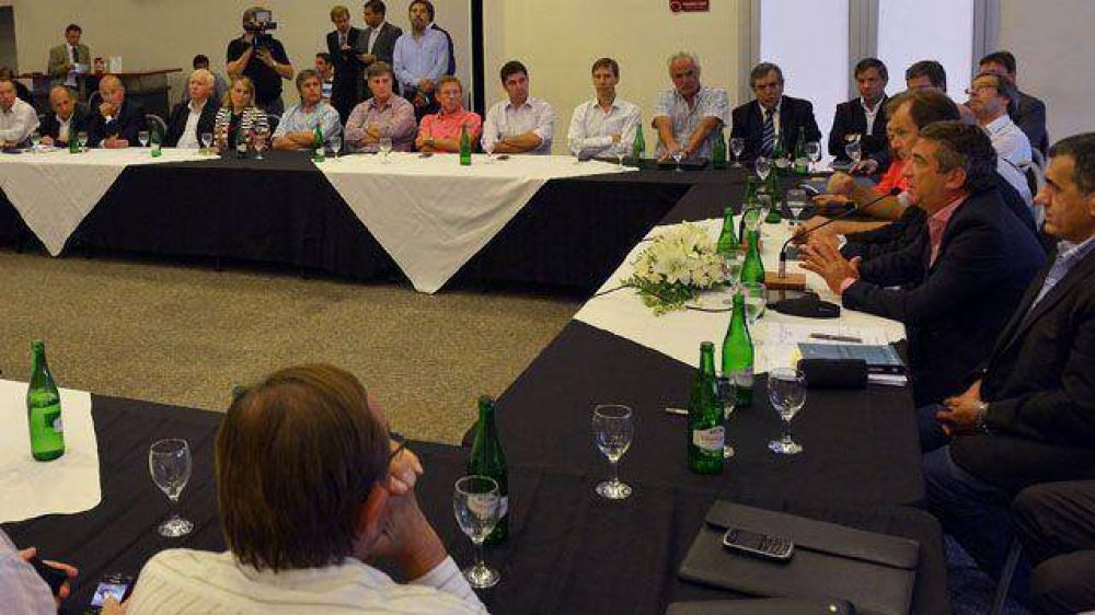 �Qu� dicen los intendentes sobre el sucesor de Urribarri?	 