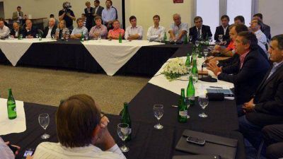 �Qu� dicen los intendentes sobre el sucesor de Urribarri?	 