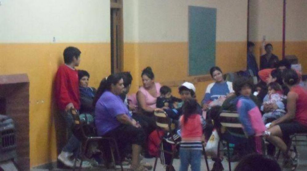 Evacuados, viviendas derrumbadas y caminos intransitables por las lluvias en Pocito