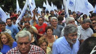Gremios marchan hoy con la mira en las paritarias